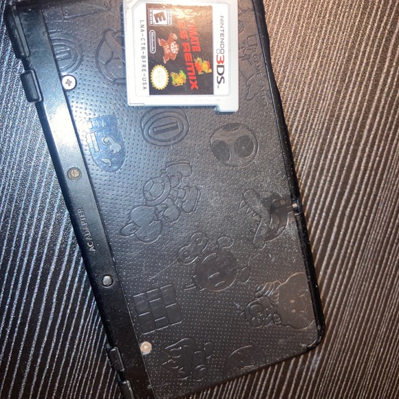 No charger but everything comes as shown and the stick in it - Picture 7 of 7